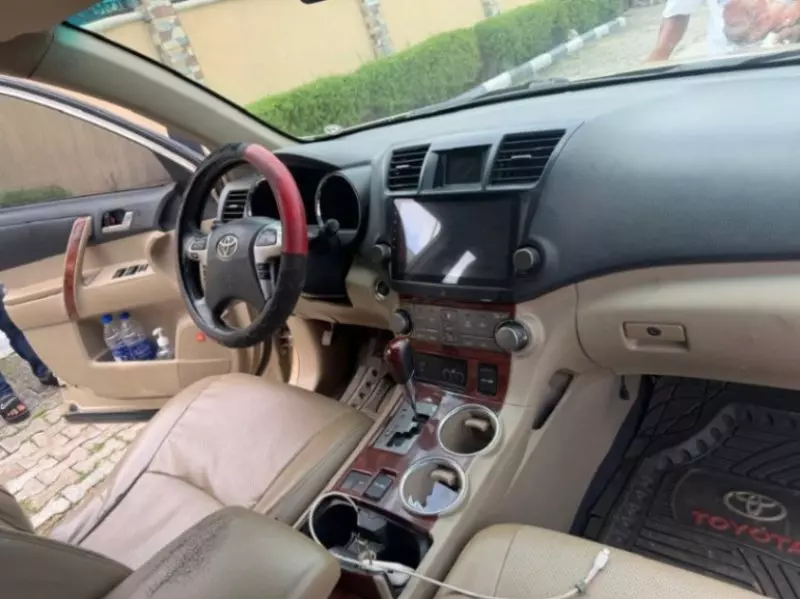 TOYOTA Highlander   - 2011
