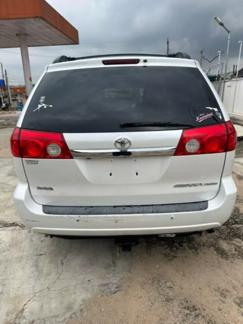 TOYOTA Sienna   - 2007