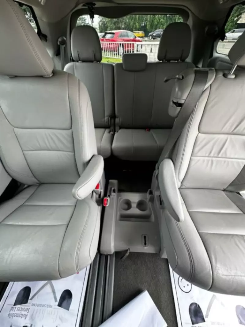 TOYOTA Sienna - 2017