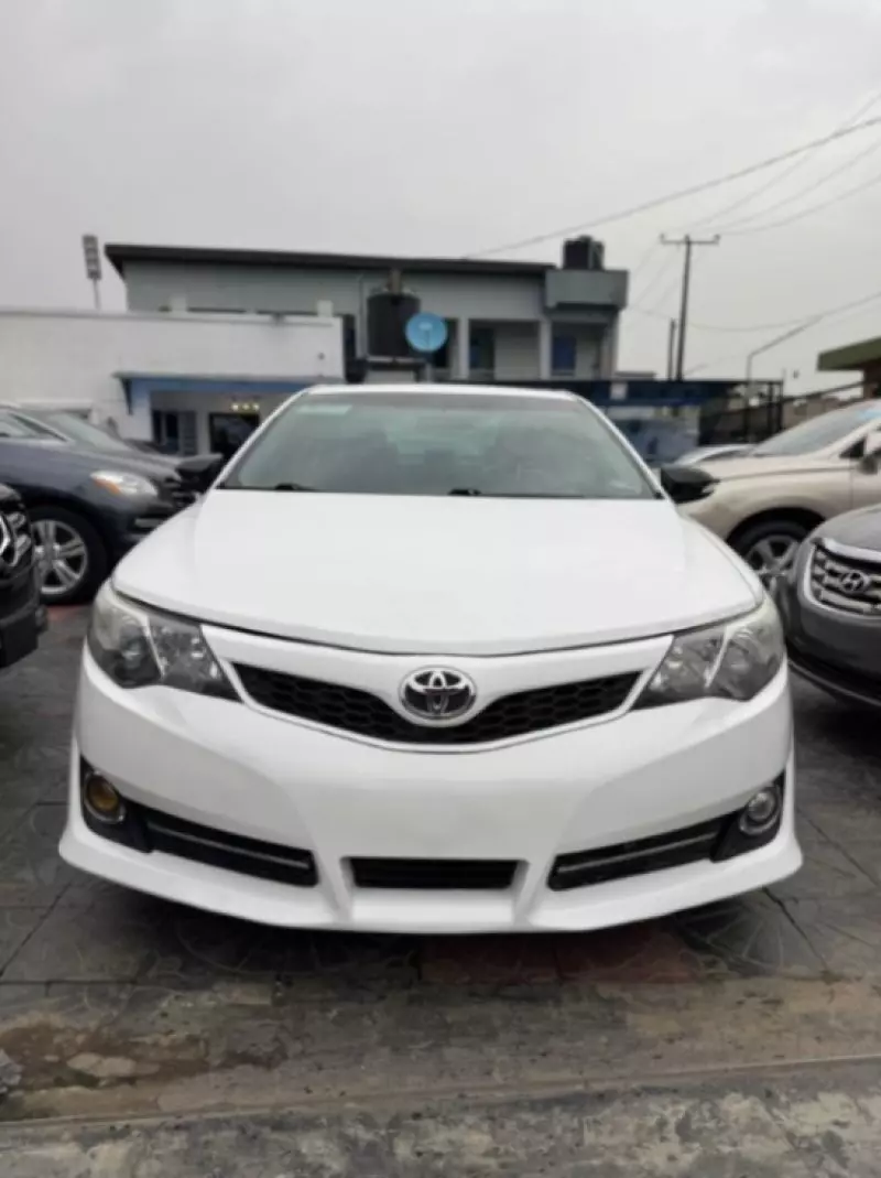 Toyota Camry   - 2013