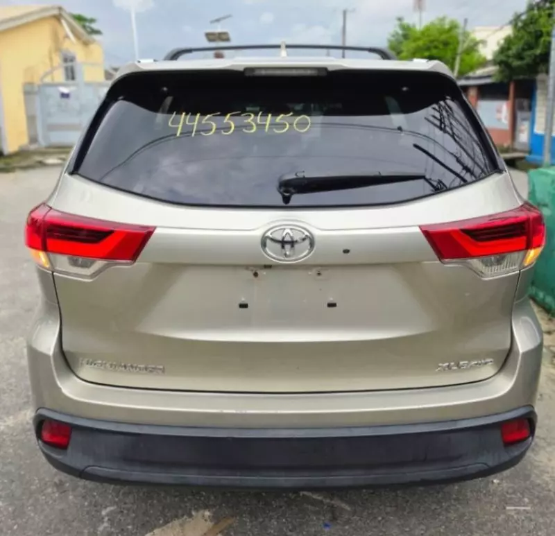TOYOTA Highlander   - 2015