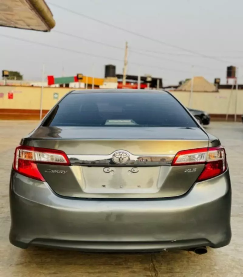 Toyota Camry   - 2012
