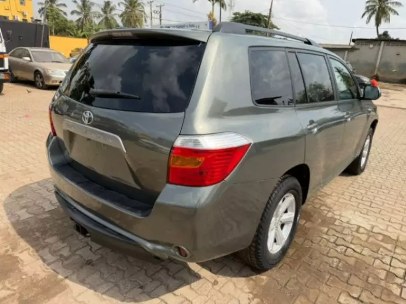 Toyota Highlander   - 2010