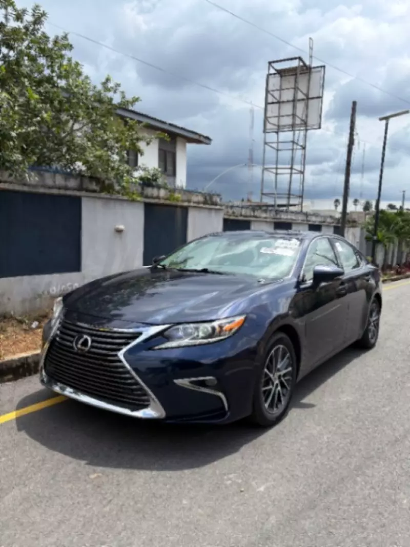 Lexus ES   - 2016