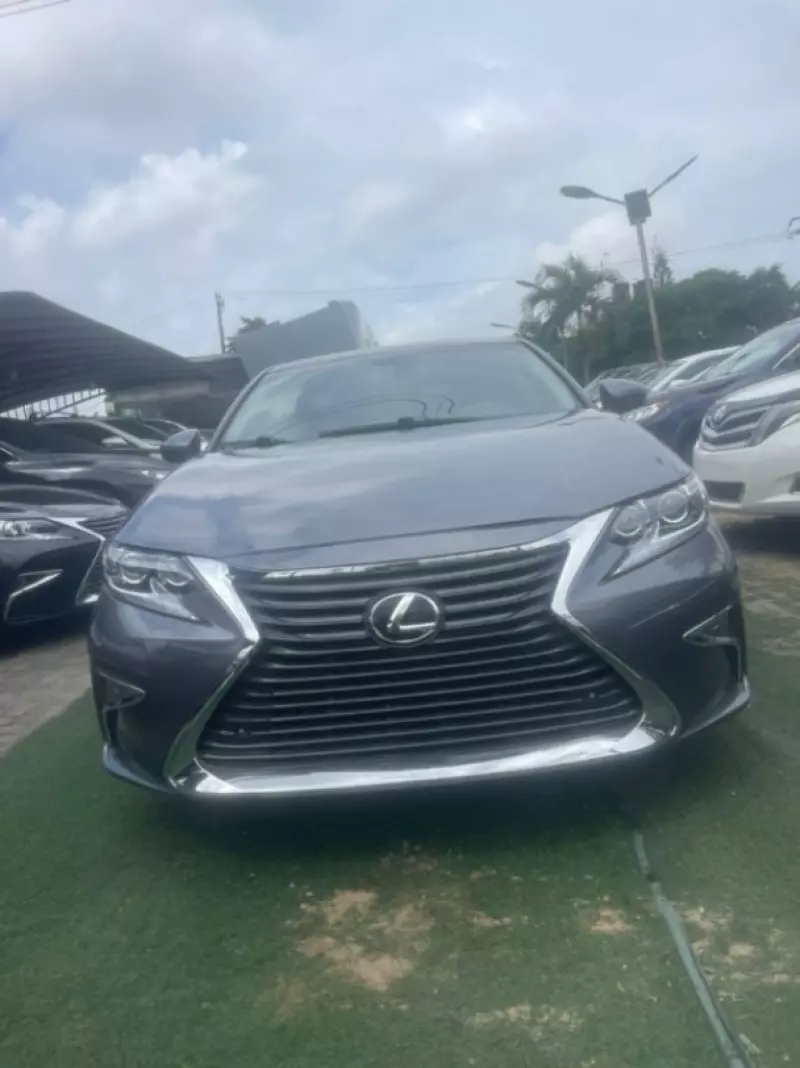 Lexus ES   - 2014