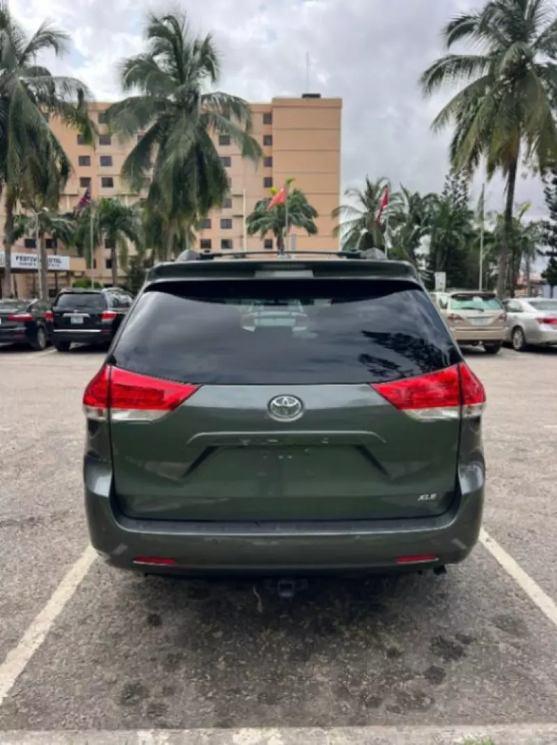 Toyota Sienna   - 2013