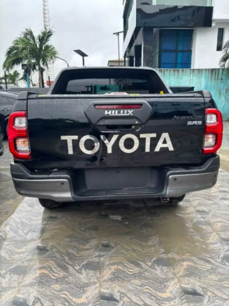 TOYOTA Hilux - 2026