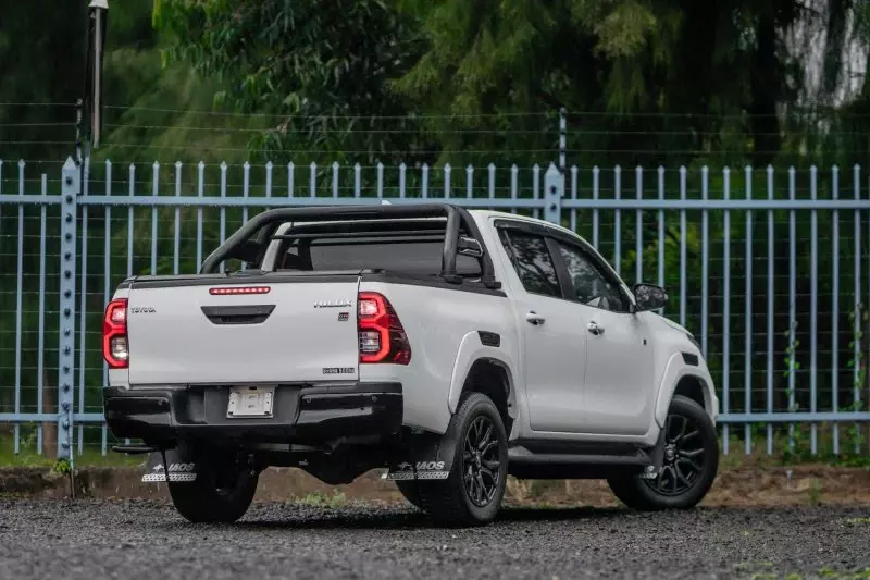 TOYOTA Hilux   - 2023