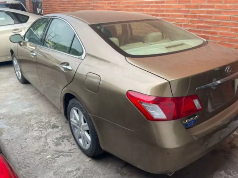 Lexus ES   - 2009