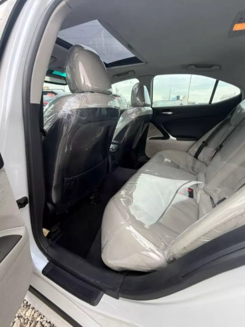 Lexus IS - 2010