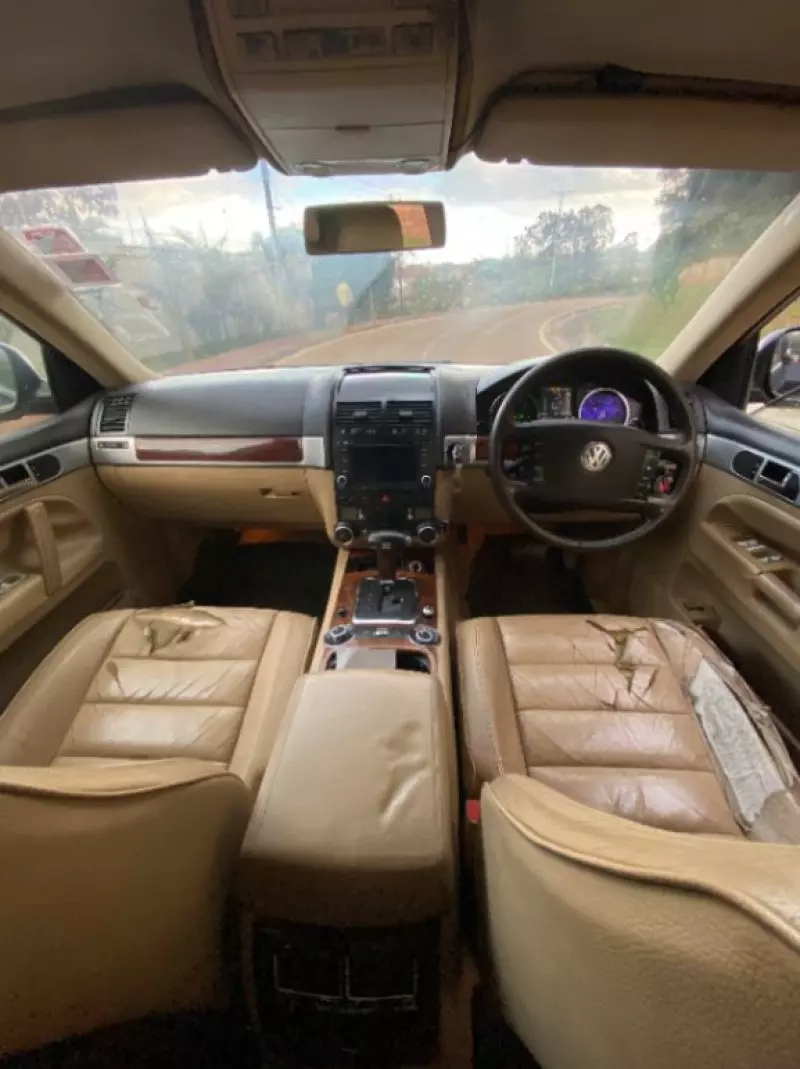 Volkswagen Touareg   - 2005