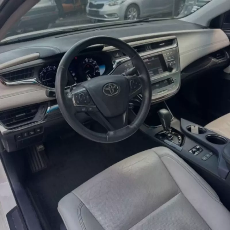 Toyota Avalon   - 2013