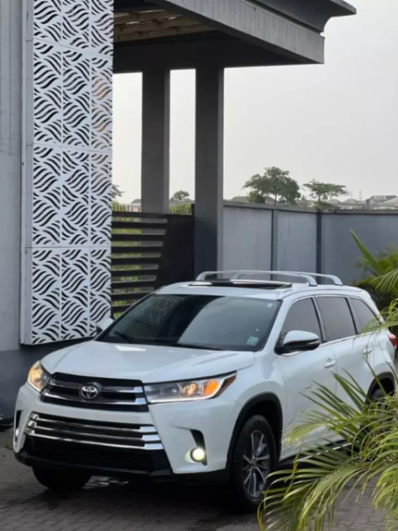 Toyota Highlander   - 2017