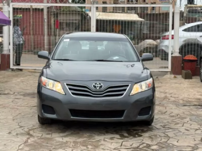 Toyota Camry   - 2011