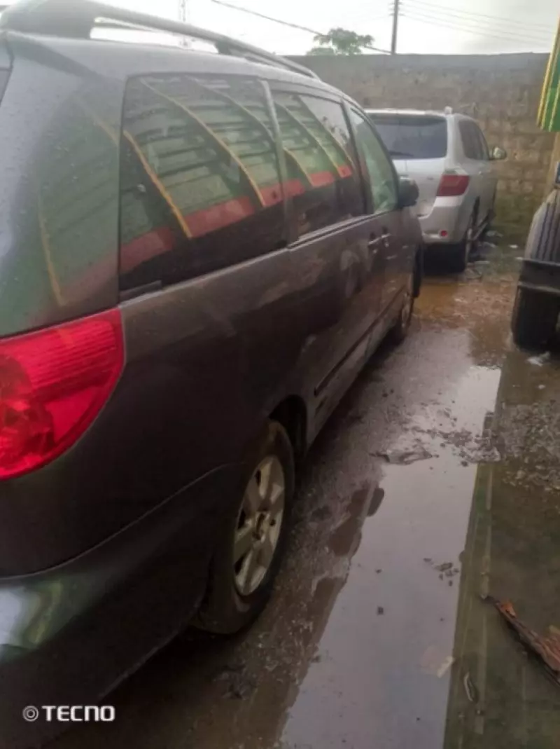 TOYOTA Sienna   - 2007