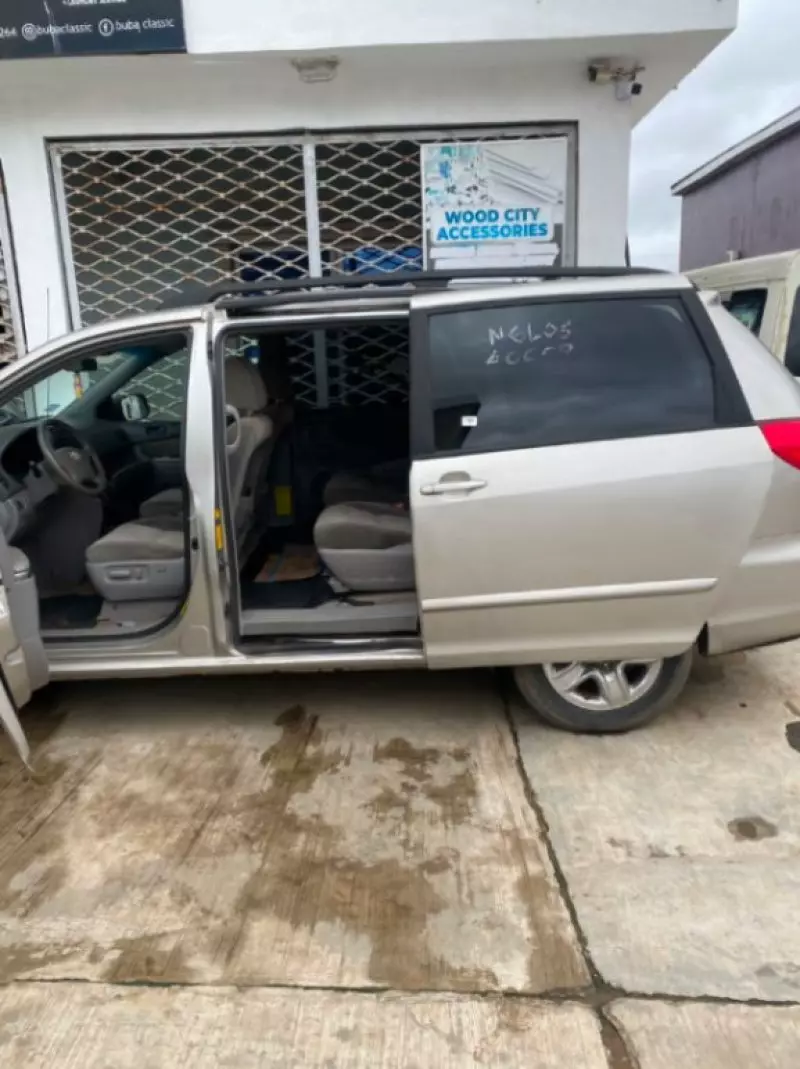 TOYOTA Sienna - 2009
