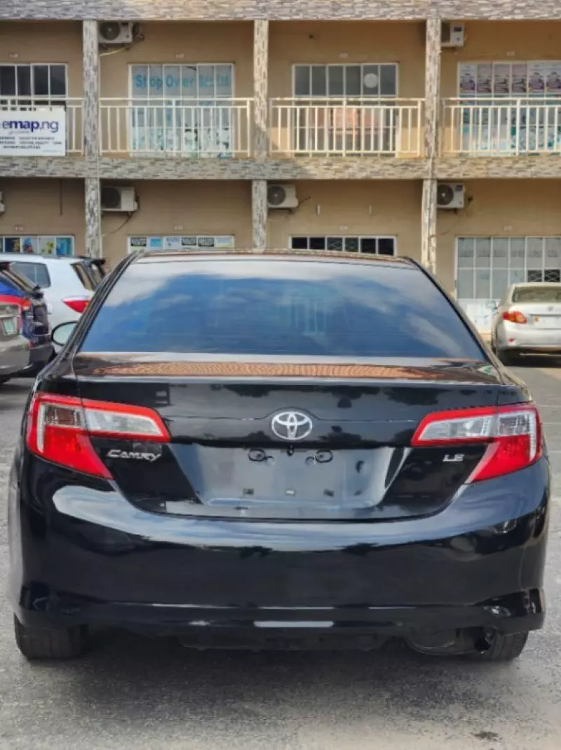 Toyota Camry   - 2012