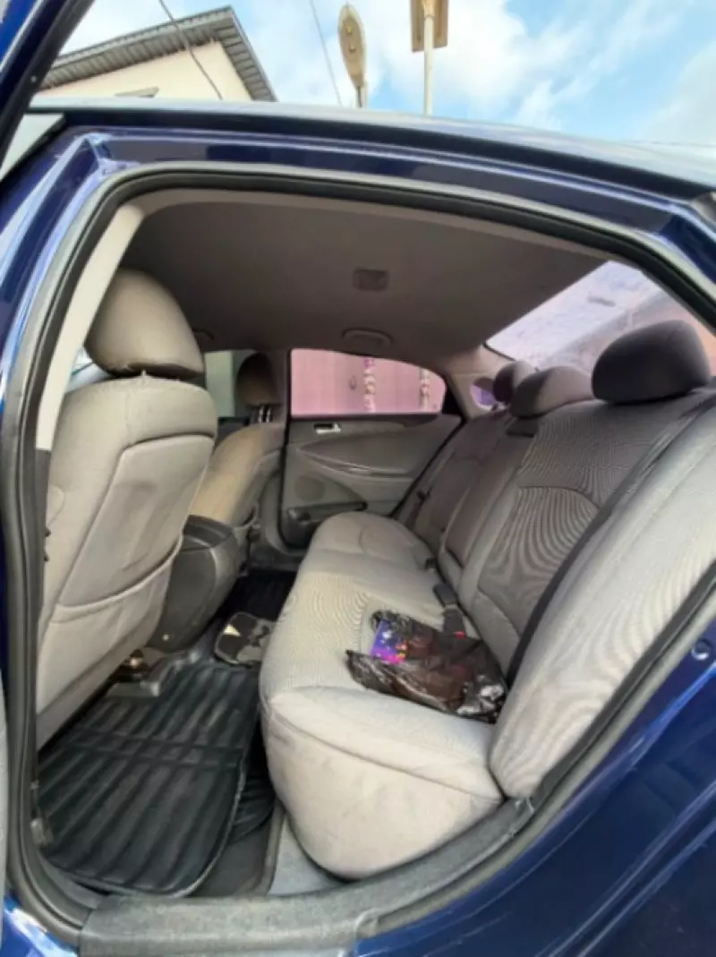 Hyundai Sonata   - 2011