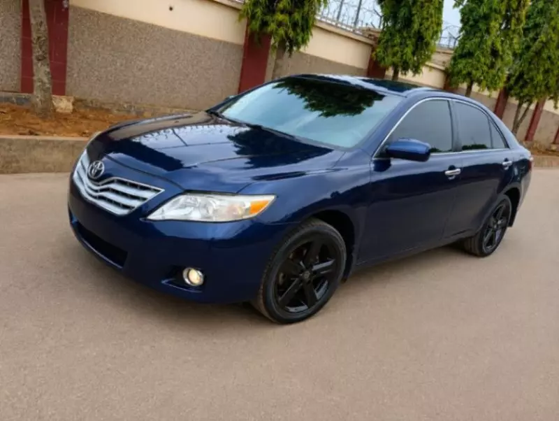 TOYOTA Camry   - 2010