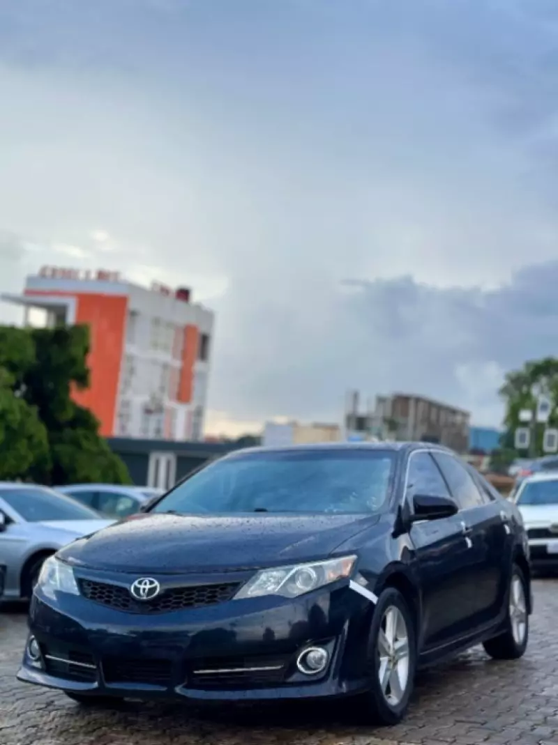 Toyota Camry   - 2014