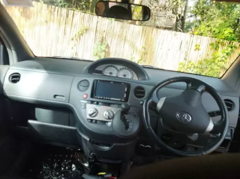 Toyota Sienta   - 2010