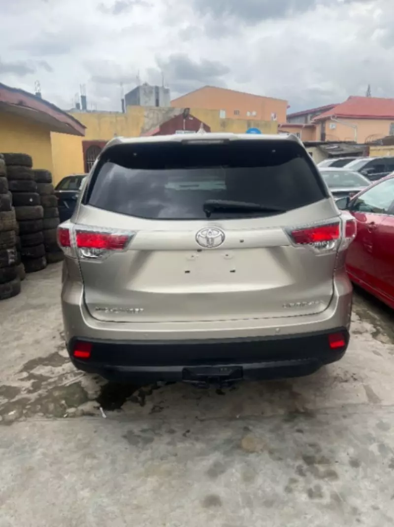 Toyota Highlander - 2014