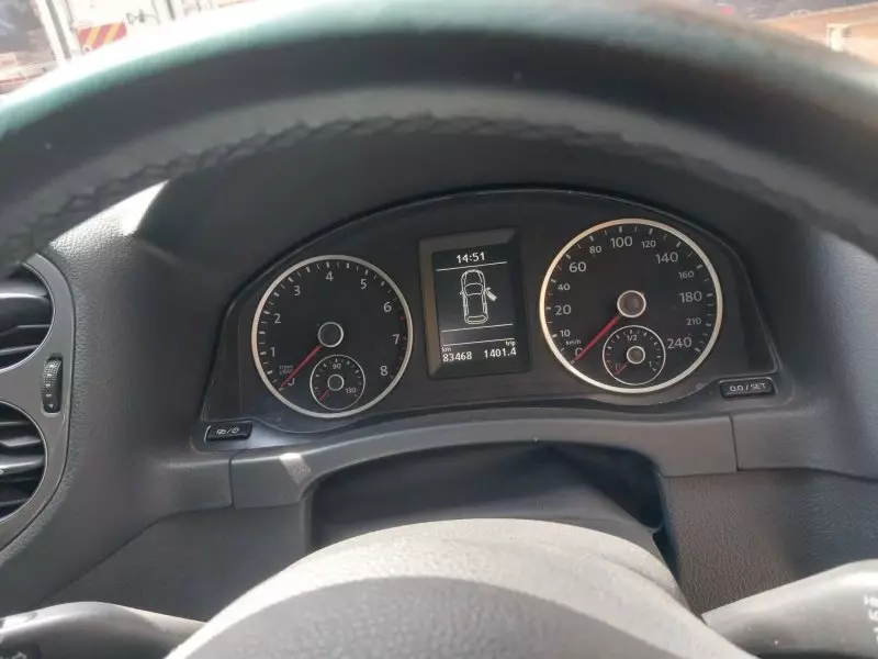 Volkswagen Tiguan   - 2015