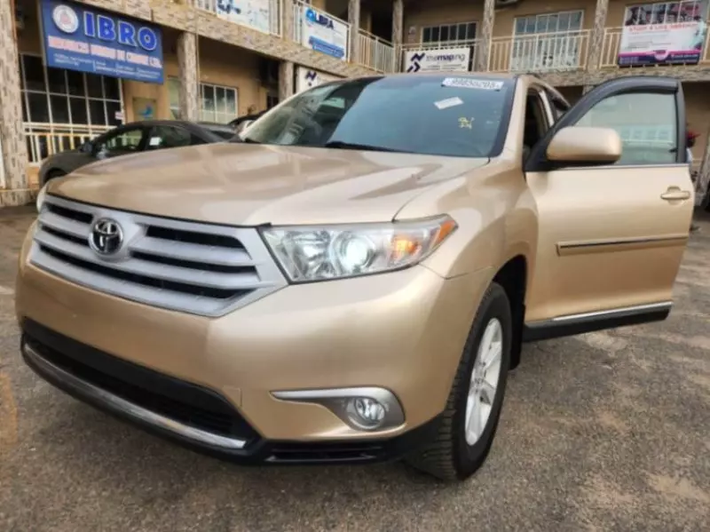 Toyota Highlander   - 2013