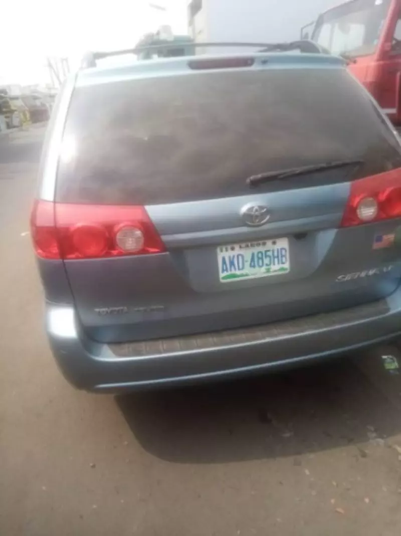 Toyota Sienna   - 2008
