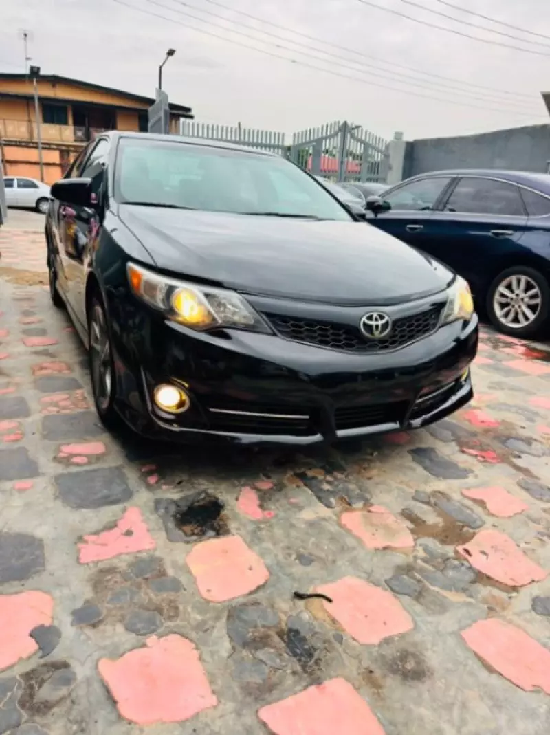 TOYOTA Camry - 2012