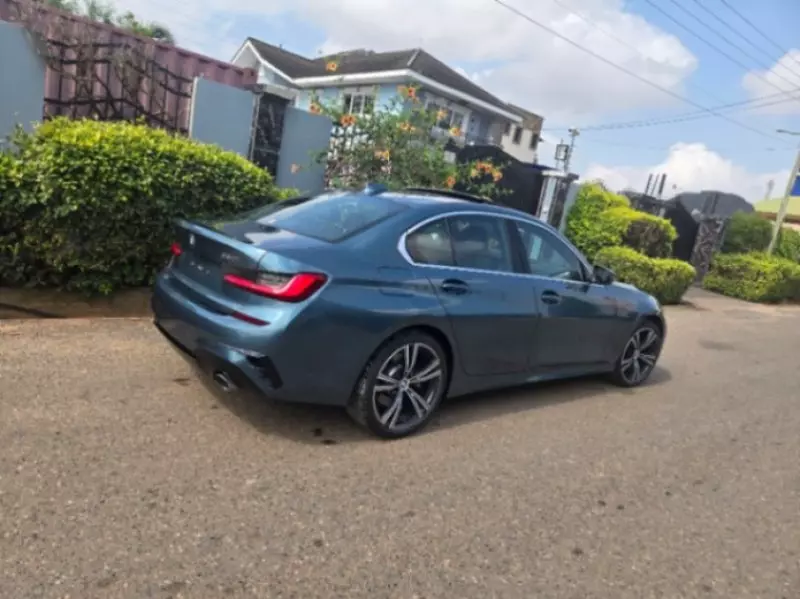 BMW 330i   - 2021