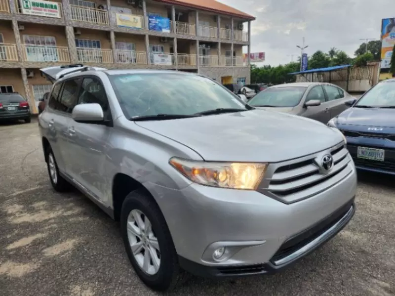 Toyota Highlander   - 2012