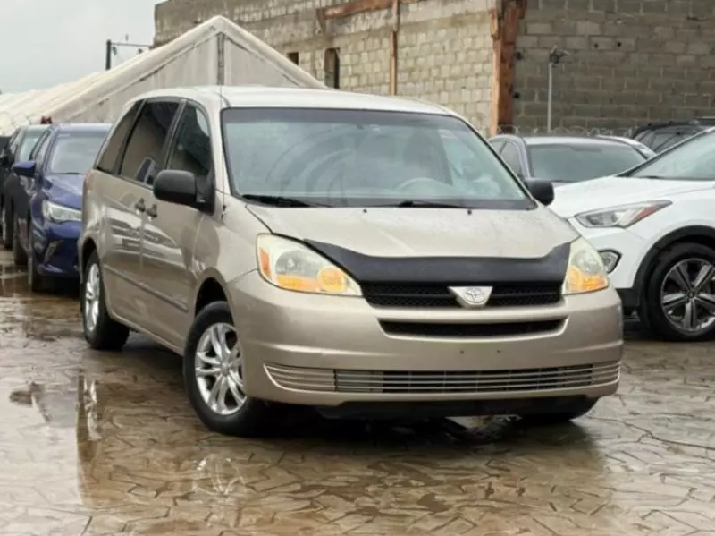 TOYOTA Sienna   - 2004