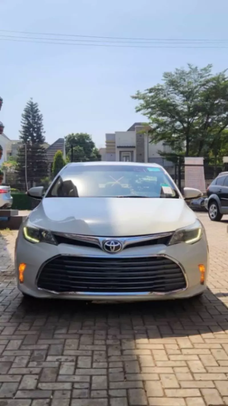 Toyota Avalon   - 2013