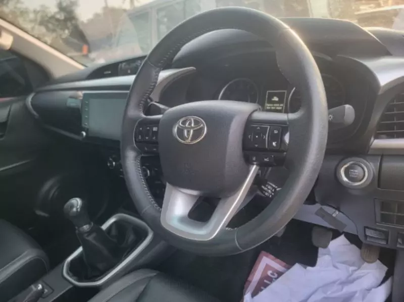 Toyota Hilux   - 2020