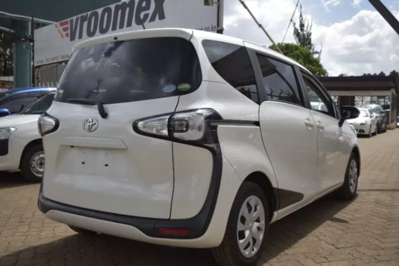Toyota Sienta   - 2018