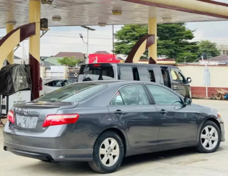 Toyota Camry   - 2009