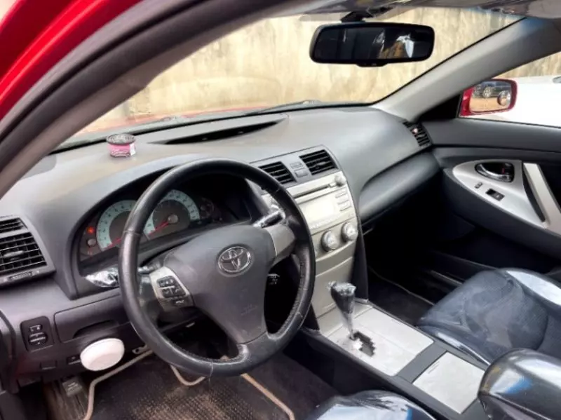 Toyota Camry   - 2010