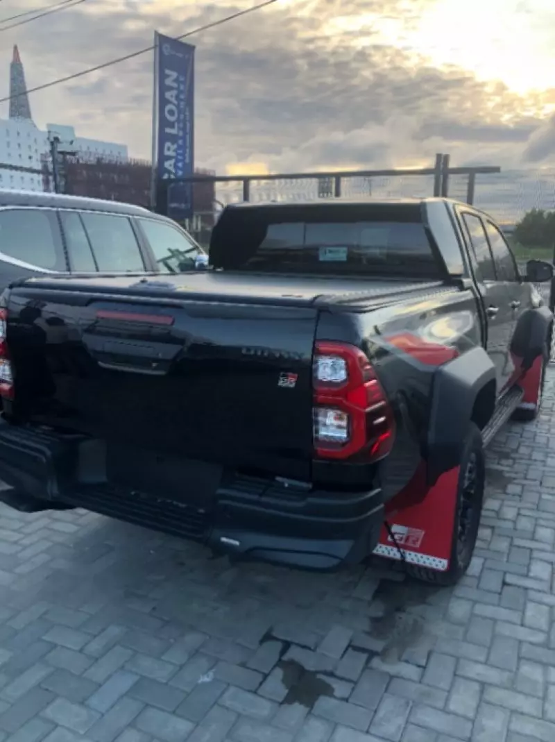 Toyota Hilux Surf    - 2025