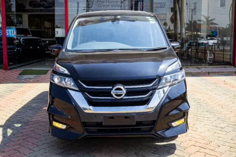 Nissan Serena   - 2018