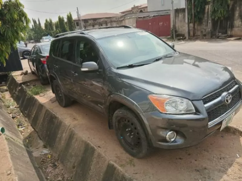 Toyota RAV 4   - 2012