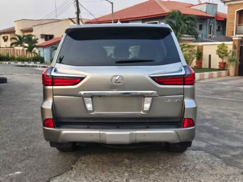 Lexus LX 570   - 2017