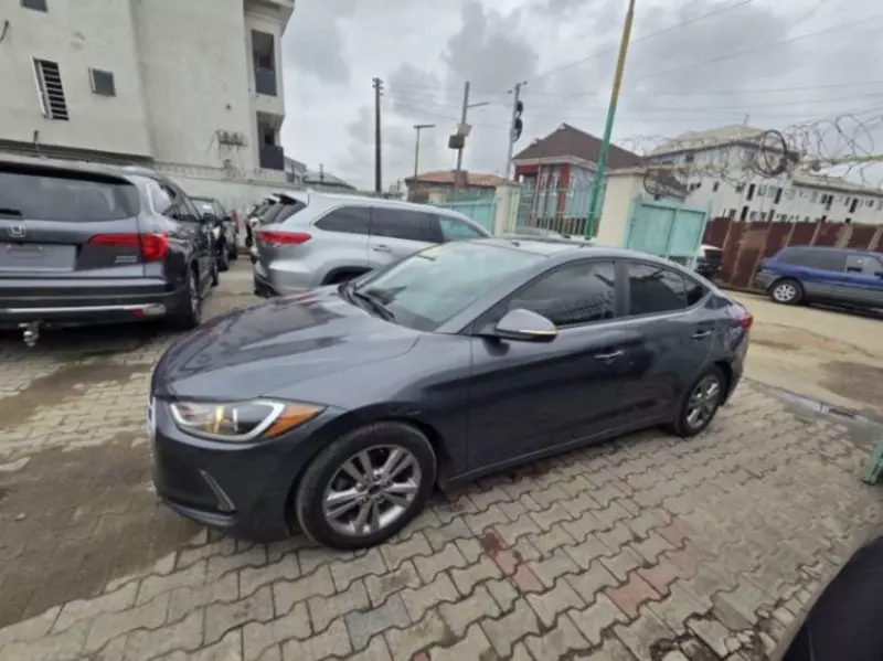 Hyundai Elantra   - 2018