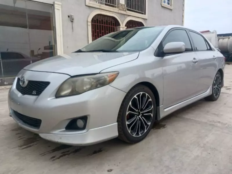 Toyota Corolla   - 2009