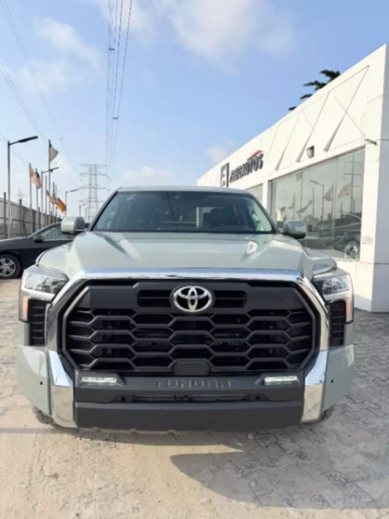 TOYOTA Tundra   - 2024