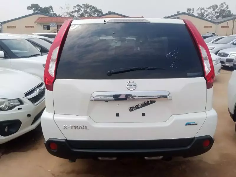 Nissan X-TRAIL    - 2012