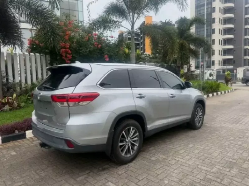TOYOTA Highlander   - 2019
