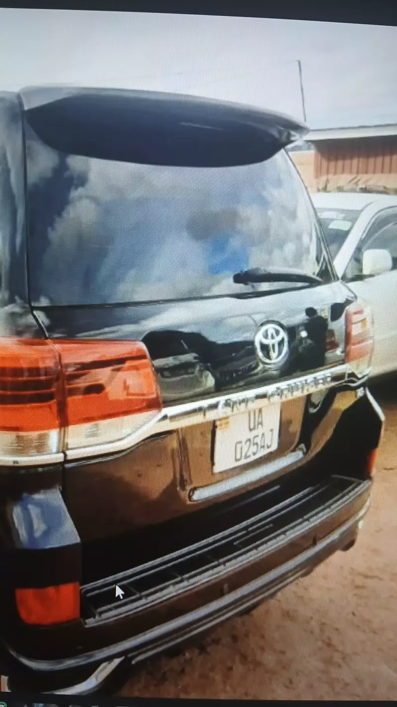 Toyota Land Cruiser V8   - 2012