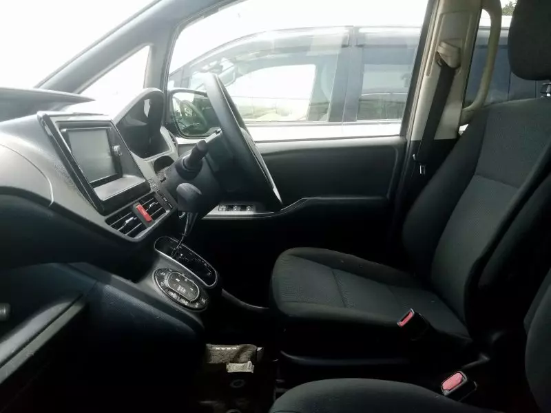 Toyota Noah   - 2014
