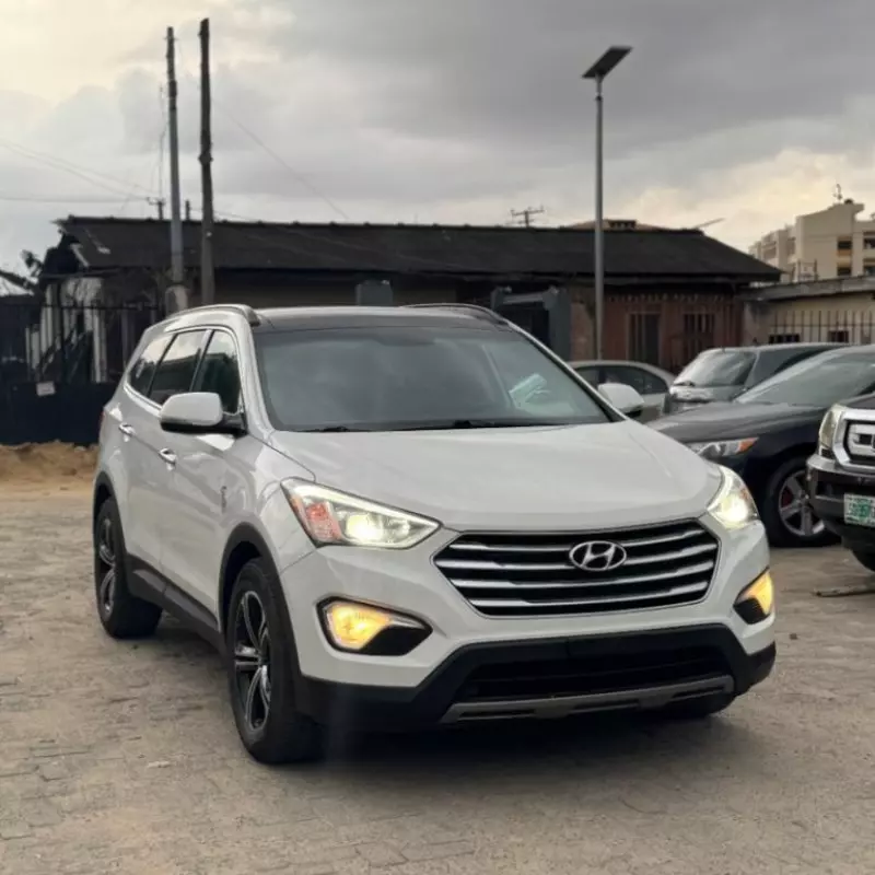 Hyundai Santa Fe   - 2015